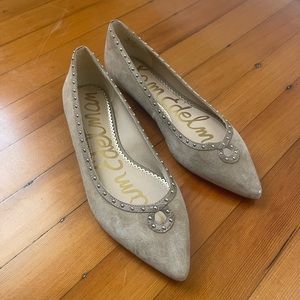 Sam Edelman Pointed Flats in Tan/Grey